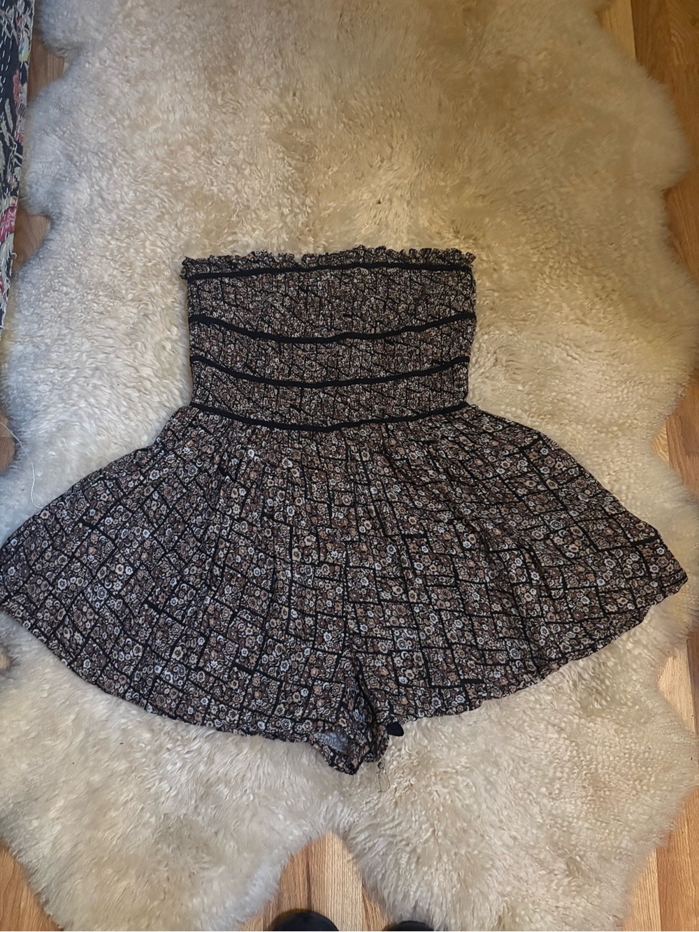 Free People Smocked Floral Print Women’s Shorts Romper - Black Size LG.